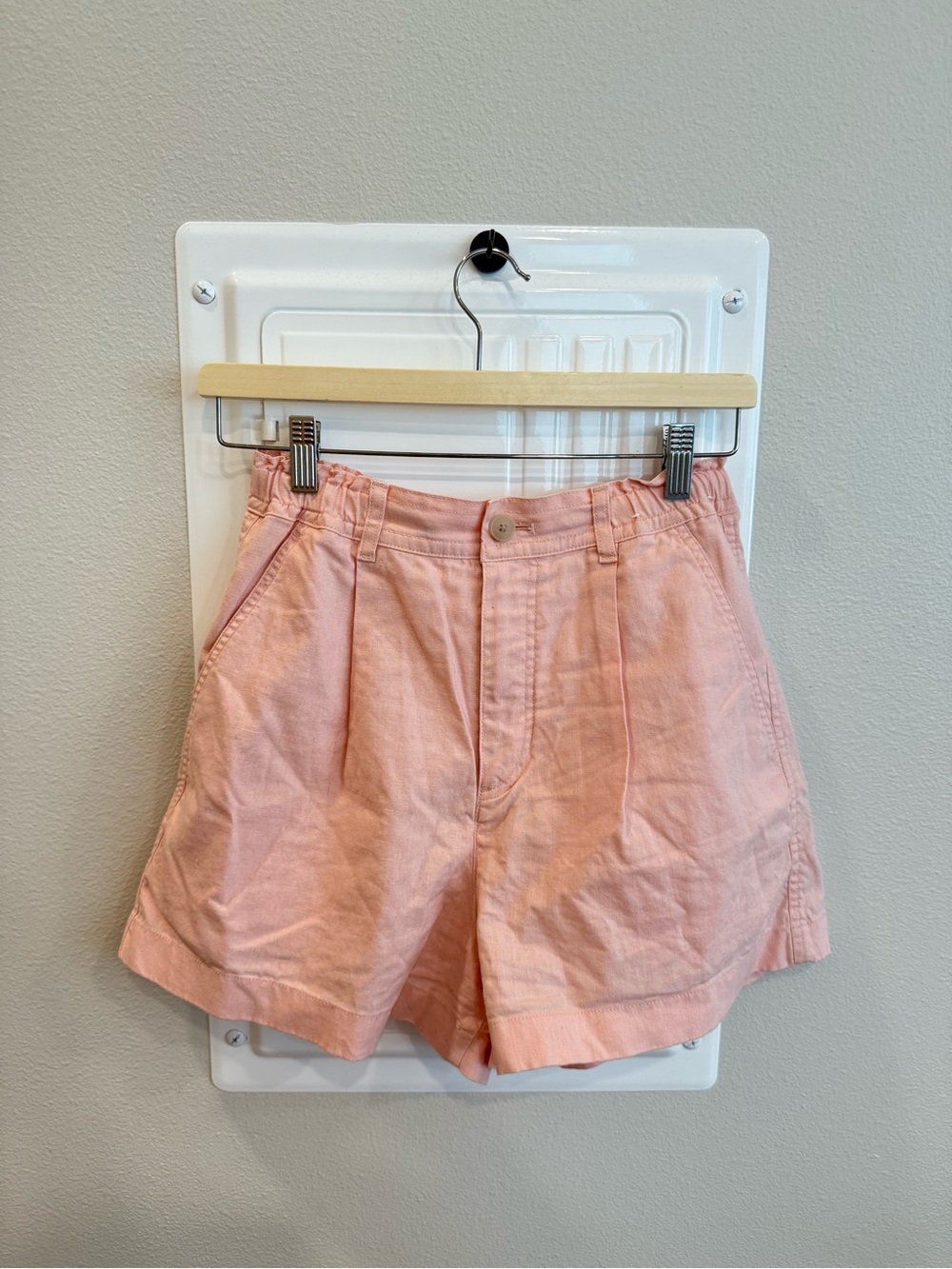 Uniqlo Light Pink Women's High-Rise Pleated Shorts